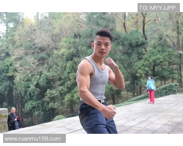 贾诚的成长之路：从平凡少年到职场精英的蜕变故事